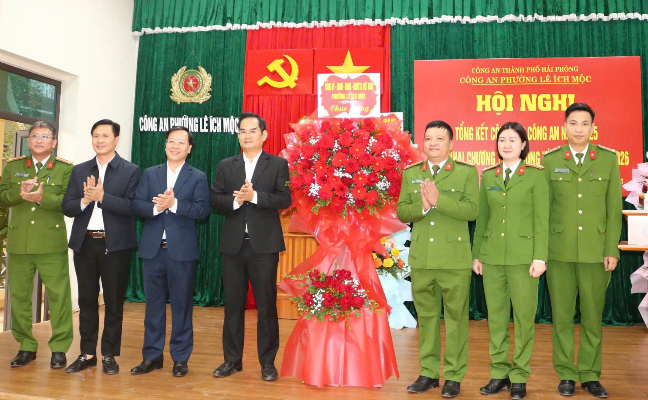 Công an phường Lê Ích Mộc tổ chức tổng kết công tác Công an năm 2025, triển khai chương trình công tác Công an năm 2026